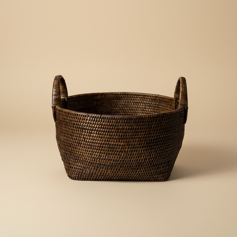 Cesta Myanmar in rattan intrecciato marrone con manici - sfondo neutro