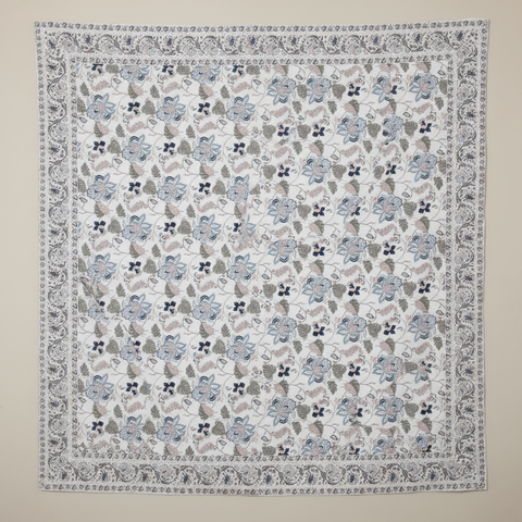 Mezzero Paros 250x260 cm proporzioni reali su sfondo neutro