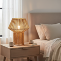 Lampada Giamaica naturale su comodino in camera da letto