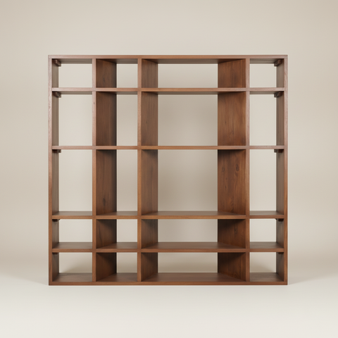 Libreria su sfondo neutro con ombre