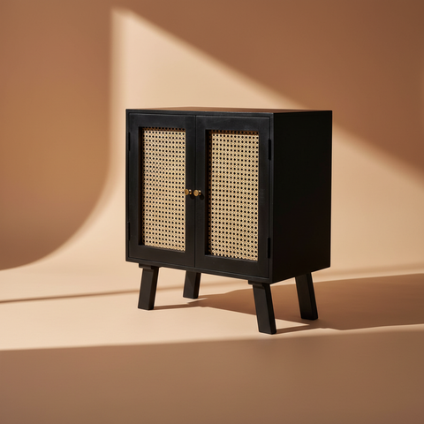 Mobiletto nero rattan sfondo beige