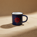 Mug blu timone rosso sfondo neutro