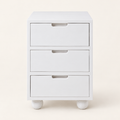 Comodino Namur bianco in mindi - su fondo avorio con ombre morbide