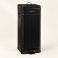 DAILY TRASH - PATTUMIERA NERA OPACA SQUADRATA 30L SOFTCLOSE - su fondo avorio con ombre morbide