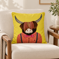 Ambientazione illustrativa — EMBROIDERY - CUSCINO MUCCA DELLE HIGHLANDS
