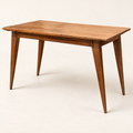 TAVOLINO VECCHIO IN TEAK – sfondo avorio caldo