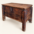 BAULE TEAK ANTICO C/RUOTE – sfondo avorio caldo