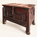 BAULE TEAK ANTICO – sfondo avorio caldo