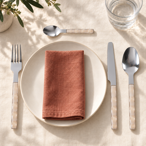 SIBILLA - POSATE SET 1/6 MANICO BEIGE - ambientazione