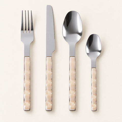 SIBILLA - POSATE SET 1/6 MANICO BEIGE - su fondo avorio con ombre morbide