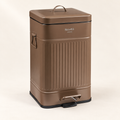 DAILY TRASH – PATTUMIERA NOCCIOLA SQUADRATA 20L SOFTCLOSE - su fondo avorio con ombre morbide