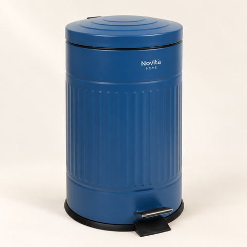 DAILY TRASH - PATTUMIERA BLUE FUSION ROTONDA 20L SOFTCLOSE - su fondo avorio con ombre morbide