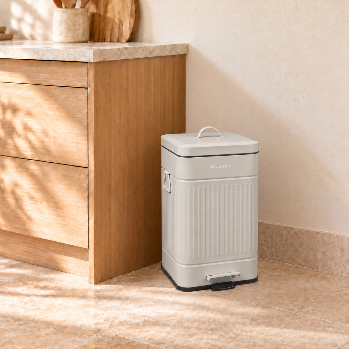 Daily Trash - Pattumiera Grigia Squadrata 20L Softclose - ambientazione