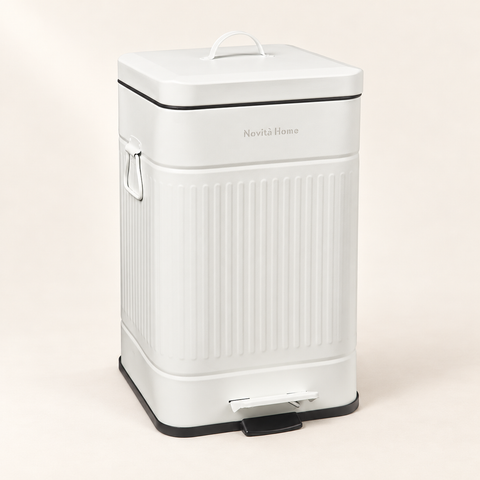 Daily Trash - Pattumiera Bianco Opaco Squadrata 20L - su fondo avorio con ombre morbide