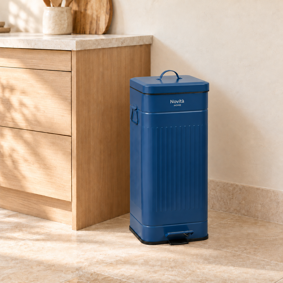 Daily Trash HT-41/BF Blue Fusion 30 litri - ambientazione con proporzioni corrette