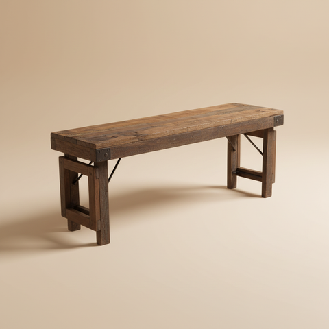 Panca legno recupero su sfondo beige
