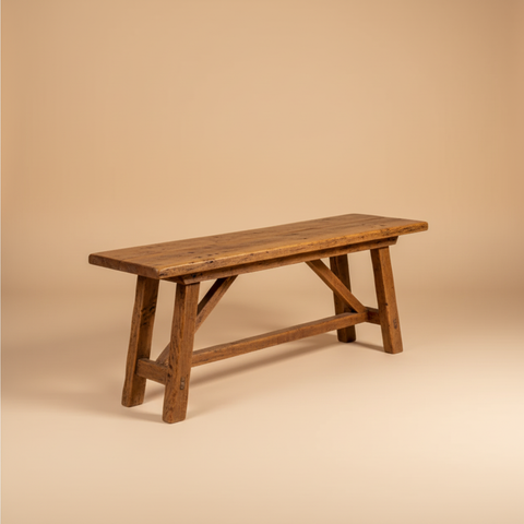 Panchina rustica sfondo neutro