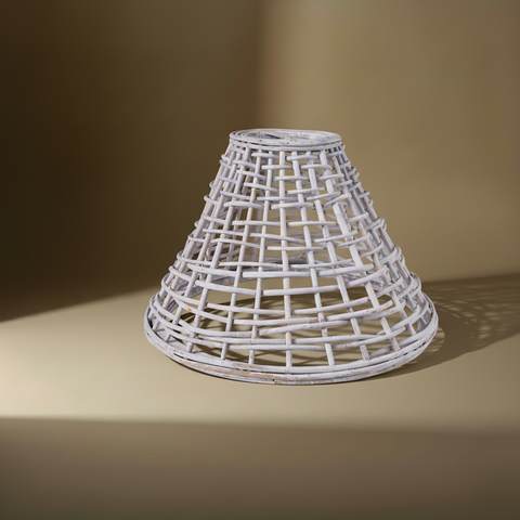 Paralume rattan su sfondo taupe