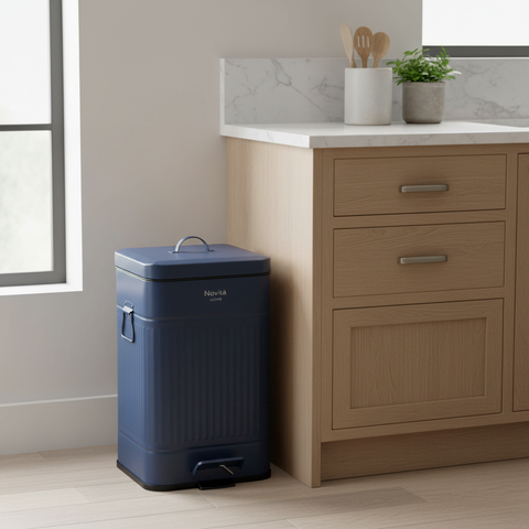 Pattumiera Novità Home a lato della cucina