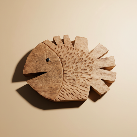 Pesce Tchaou intagliato legno mango sfondo beige