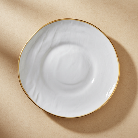 Piatto Bianco Oro - Sfondo Beige Realistico