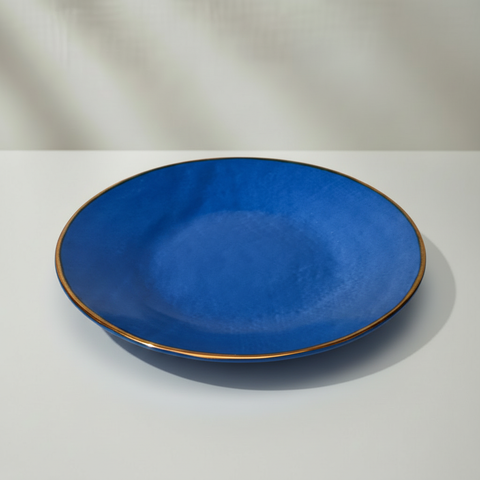 Piatto blu opaco con bordo dorato - fedele all'originale