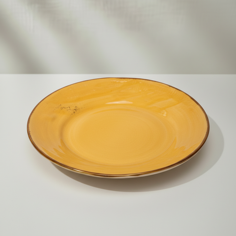 Piatto giallo angolazione alta fedele