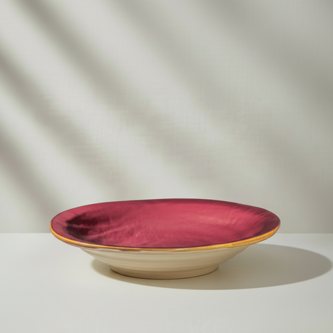 Piatto gres rosso sfondo grigio