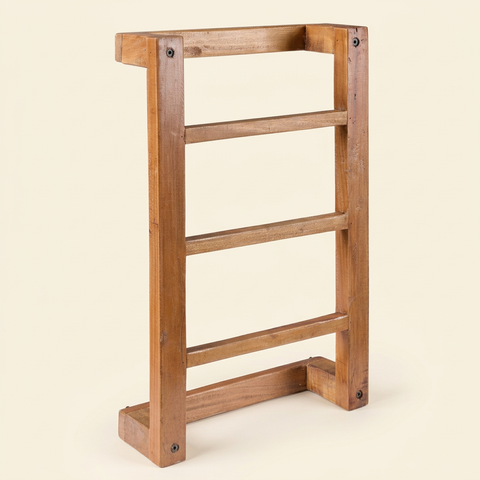 Porta asciugamani in legno su sfondo avorio con ombra morbida