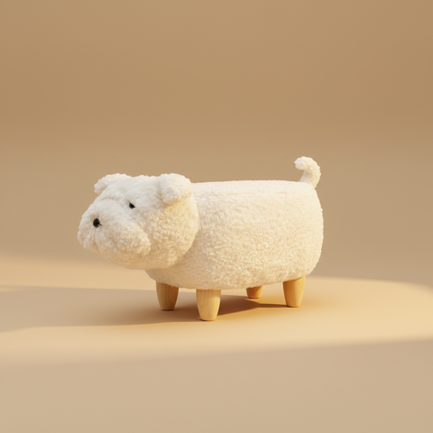 Pouf bulldog bianco bouclé/teddy - sfondo beige sabbia, luce dorata laterale