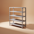 Scaffale grigio anticato sfondo beige