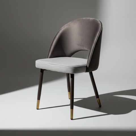 Sedia grigio girata verso sinistra