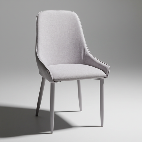 Sedia imbottita grigio chiaro su sfondo grigio