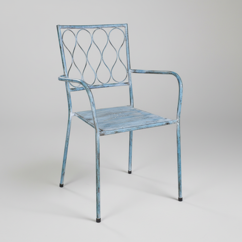 Sedia metallo azzurro anticato su sfondo grigio