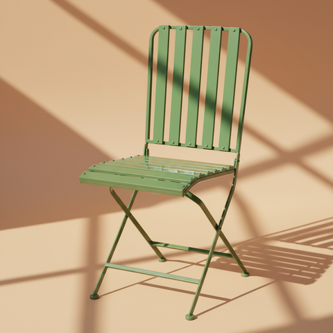 Sedia pieghevole verde su sfondo beige