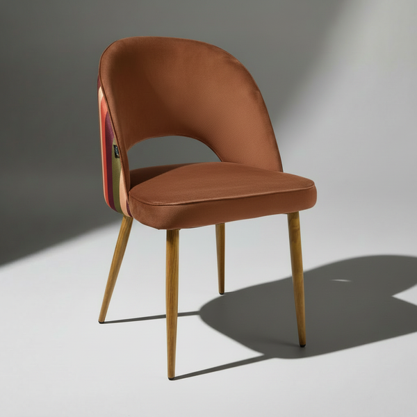 Sedia sfondo grigio stile cyclorama