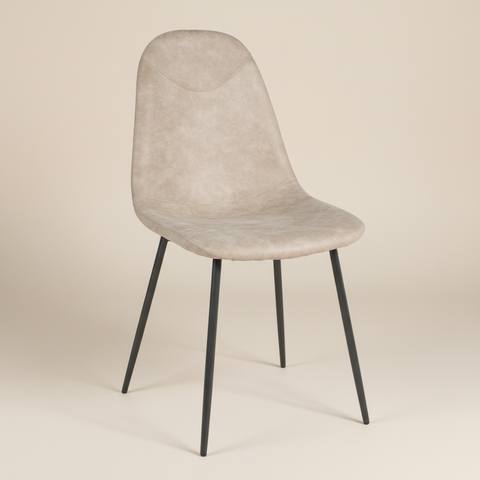 Sedia su sfondo neutro