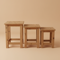 Set 3 sgabelli legno riciclato sfondo beige