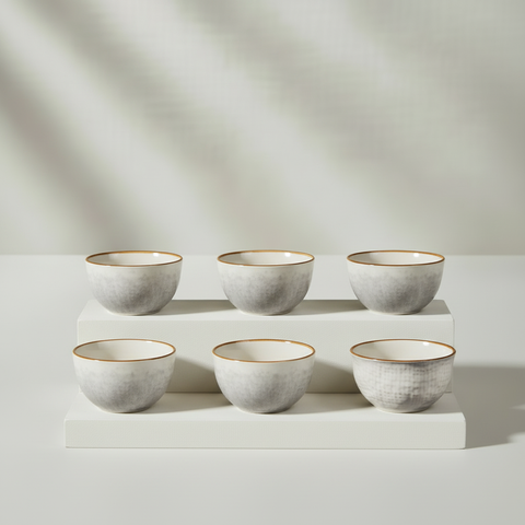 Set di 6 ciotole su gradini bianchi