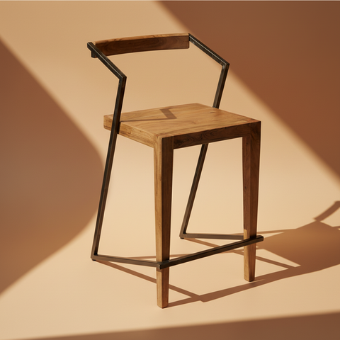 Sgabello industriale su sfondo pesca