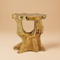 Sgabello radice teak sfondo beige