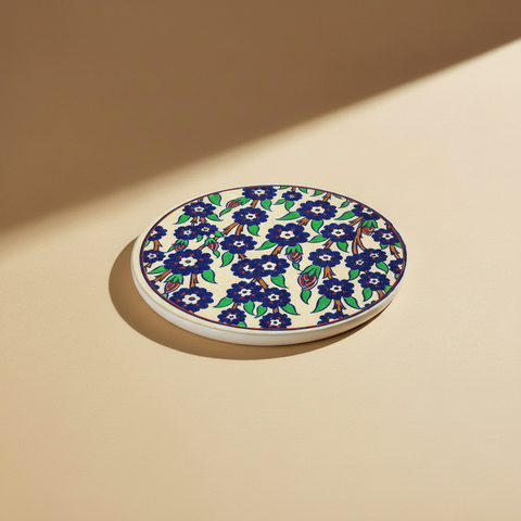 Sottopentola crema fiori blu navy - posizione sfondo beige