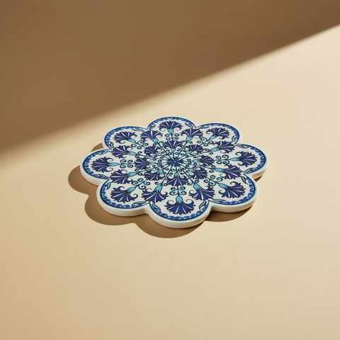 Sottopentola fiore bianco mandala blu/turchese - sfondo beige