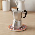 Sottopentola rotondo arancio/viola tulipani - lifestyle con moka