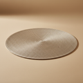 Sottopiatto beige Placemate su sfondo neutro