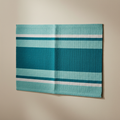Sottopiatto Righe Turchesi - Muro Beige con Ombre