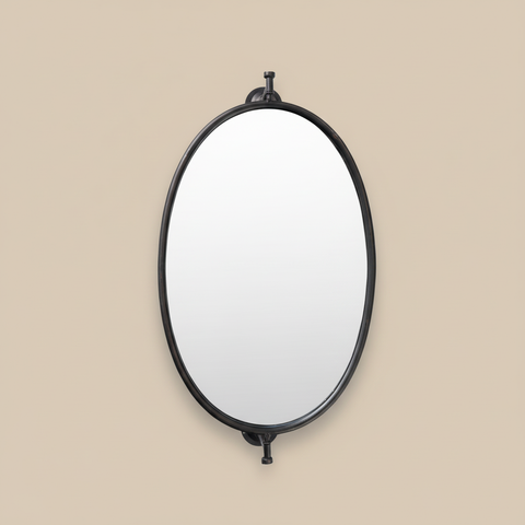 Specchio ovale in metallo nero su sfondo neutro