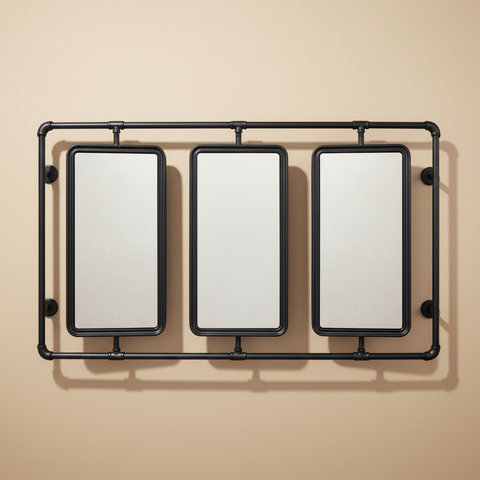 Specchio triplo nero su sfondo beige