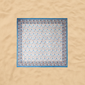 Tappeto decorativo su sfondo beige