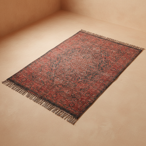 Tappeto su sfondo beige